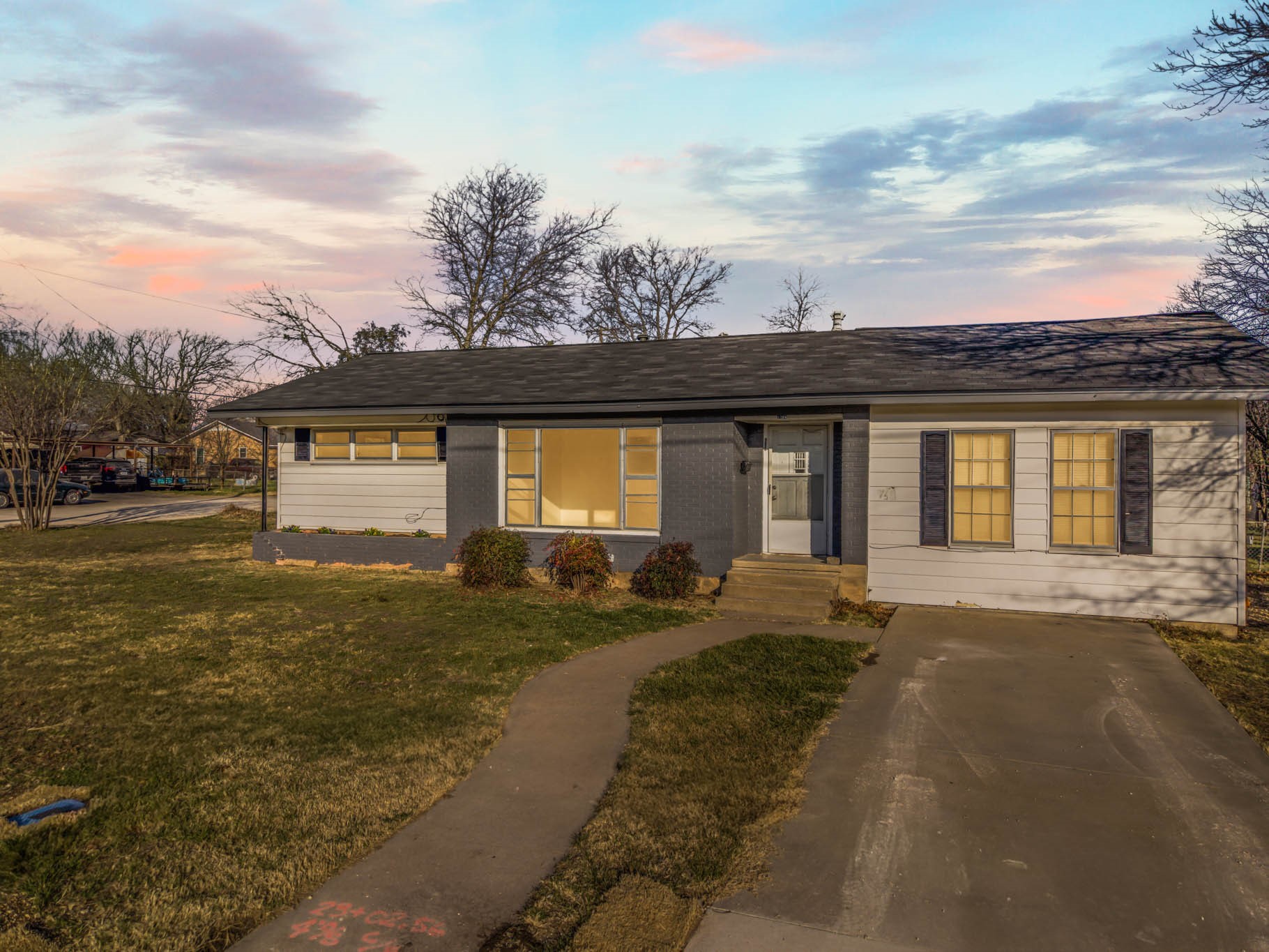 1205 W 10th Street Mcgregor TX 76657