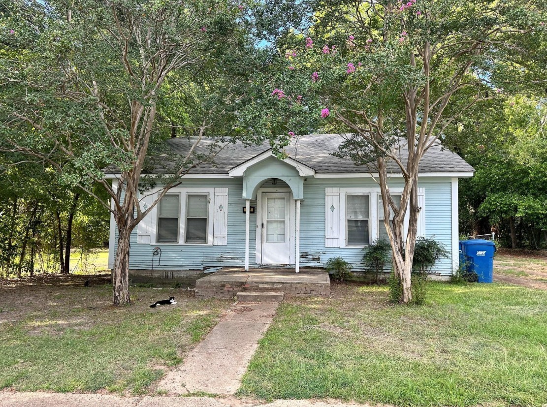 305 E Bradford Street Troup TX 75789