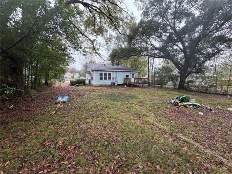 305 E Bradford Street Troup TX 75789
