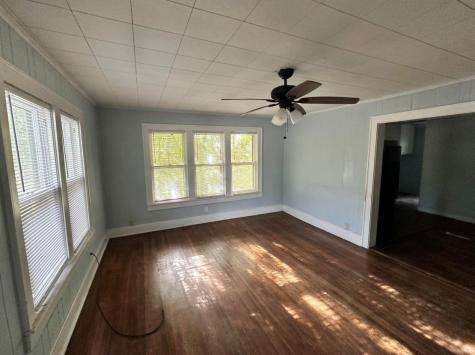 305 E Bradford Street Troup TX 75789