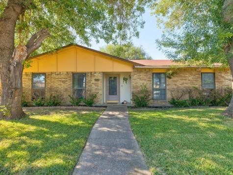 1914 Clark Trail Grand Prairie TX 75052