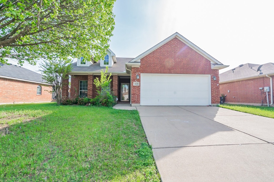 1221 Sweetwater Drive Burleson TX 76028