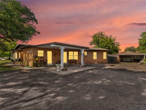 611 N Avenue Q Clifton TX 76634