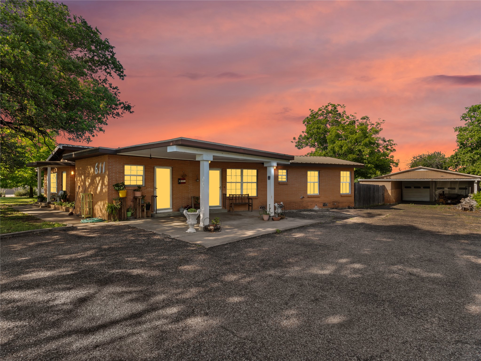 611 N Avenue Q Clifton TX 76634