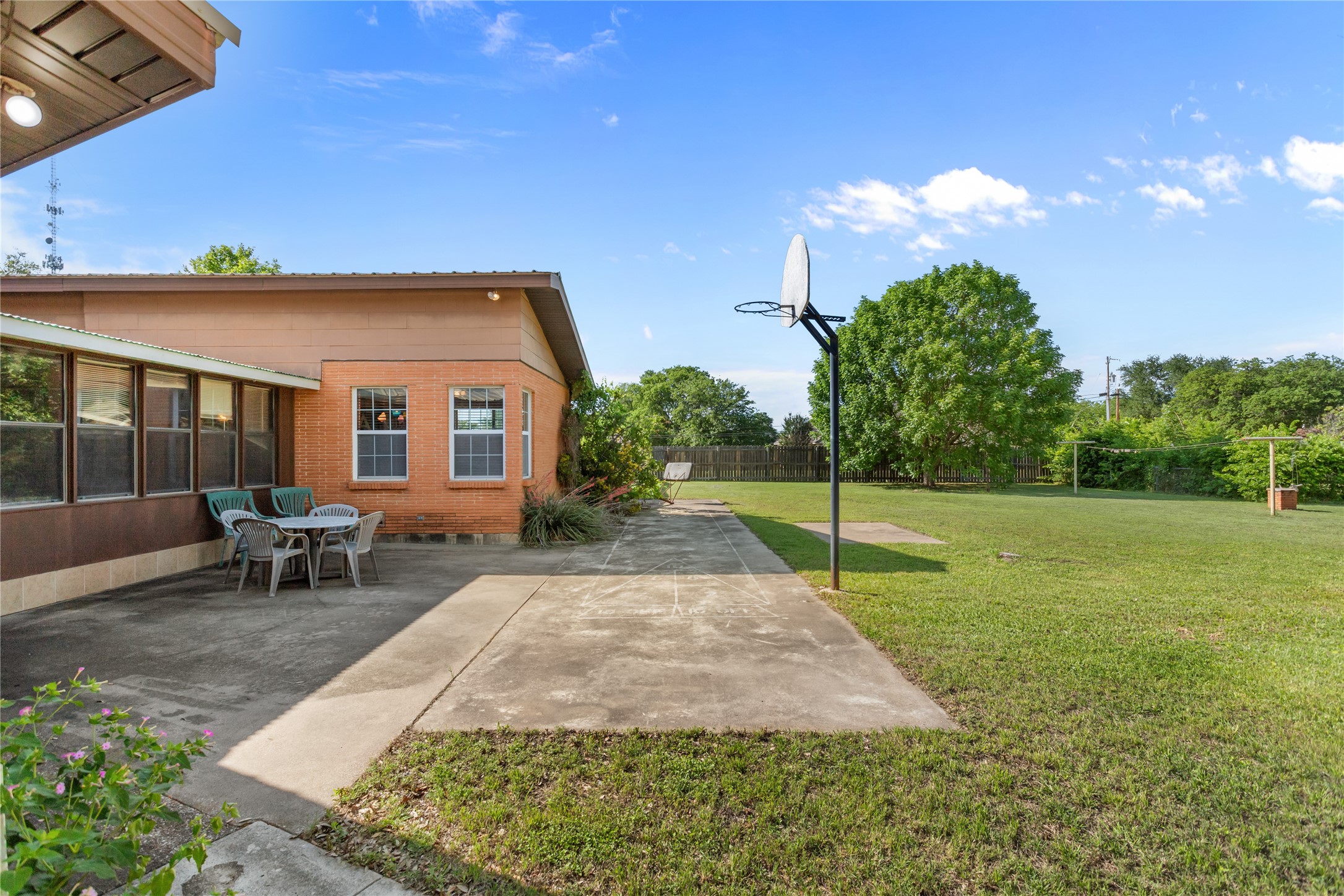 611 N Avenue Q Clifton TX 76634