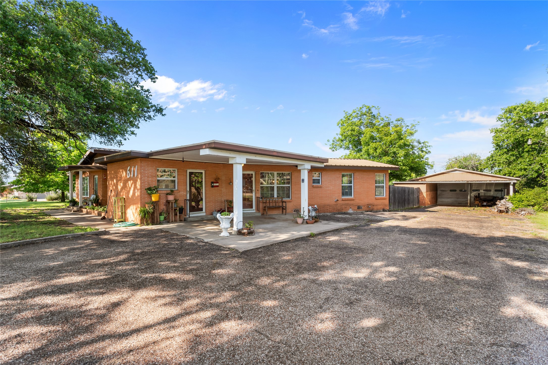 611 N Avenue Q Clifton TX 76634