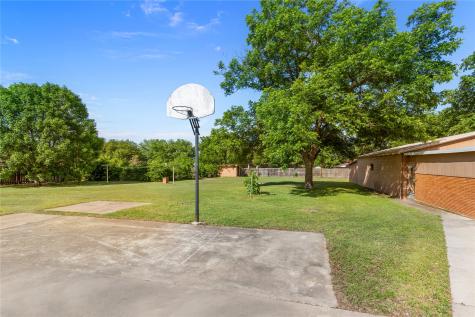 611 N Avenue Q Clifton TX 76634
