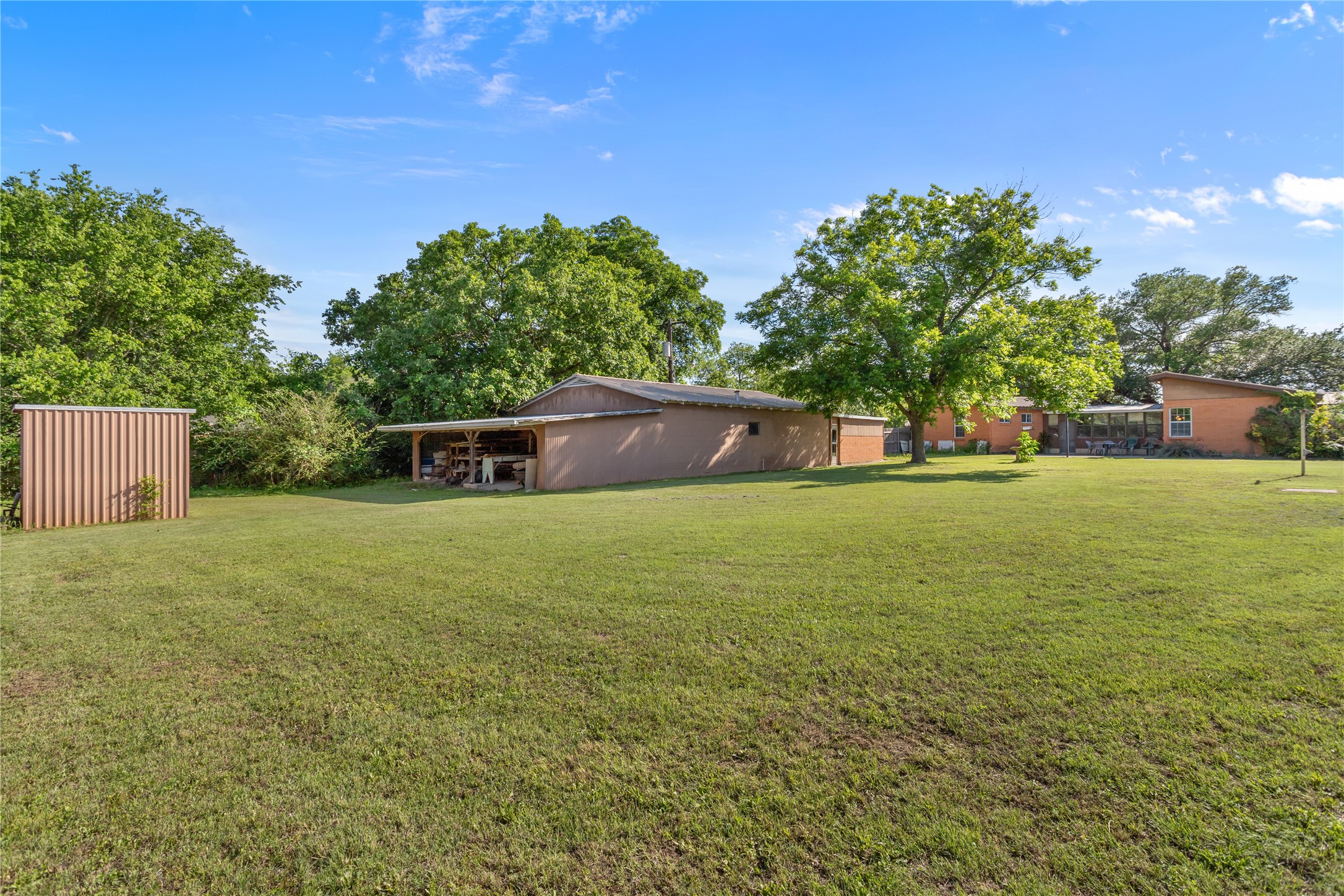 611 N Avenue Q Clifton TX 76634