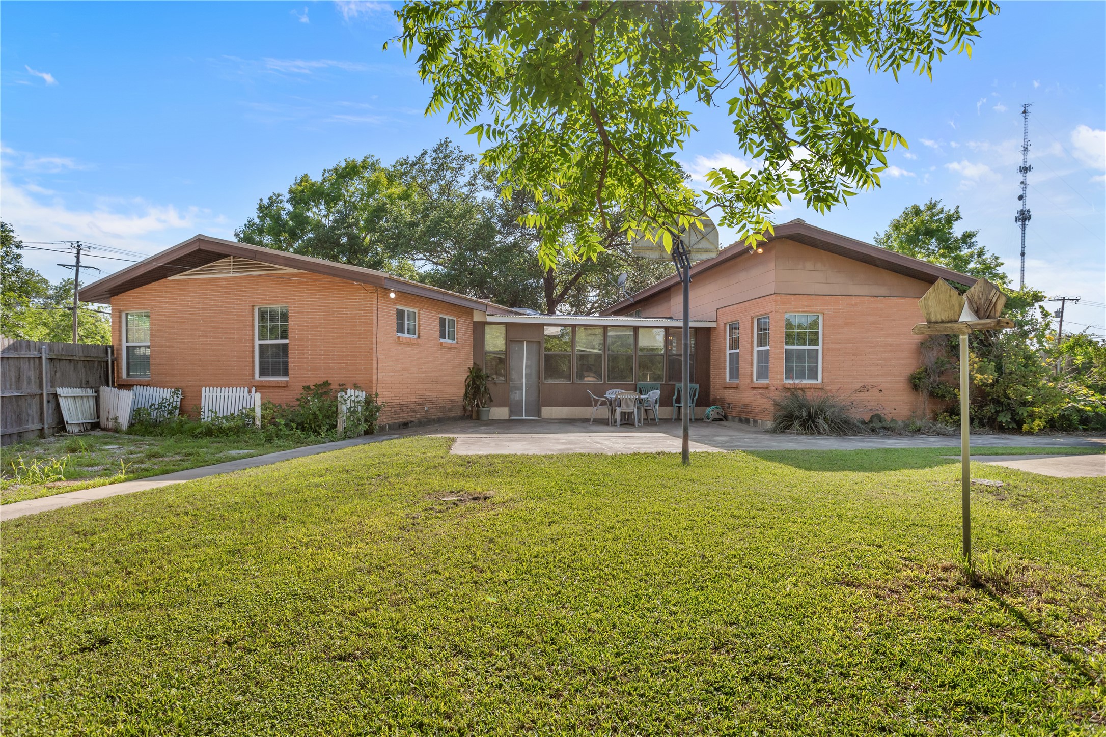 611 N Avenue Q Clifton TX 76634