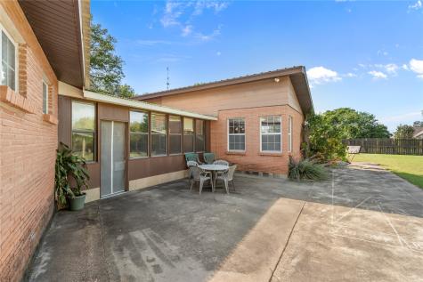 611 N Avenue Q Clifton TX 76634