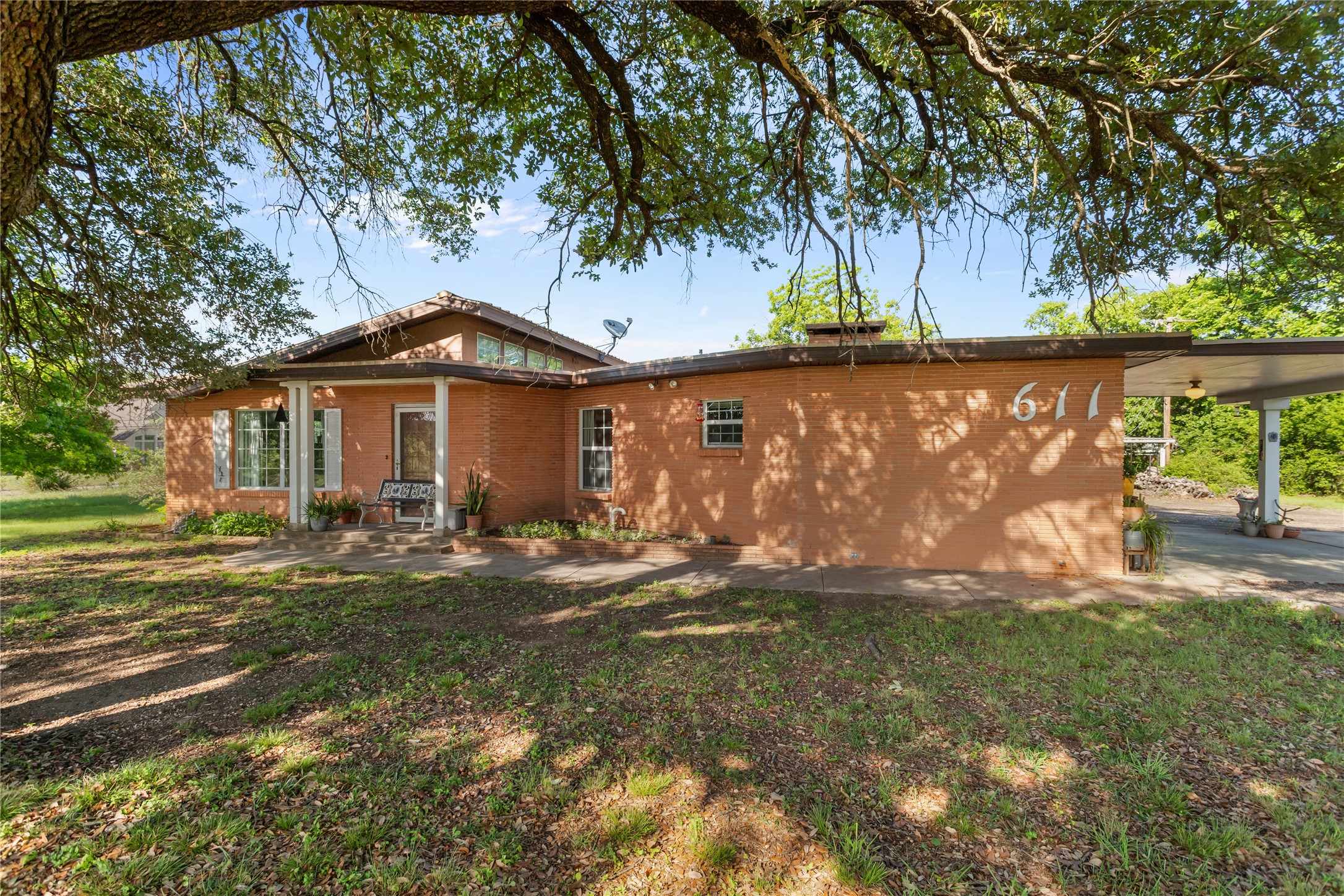 611 N Avenue Q Clifton TX 76634