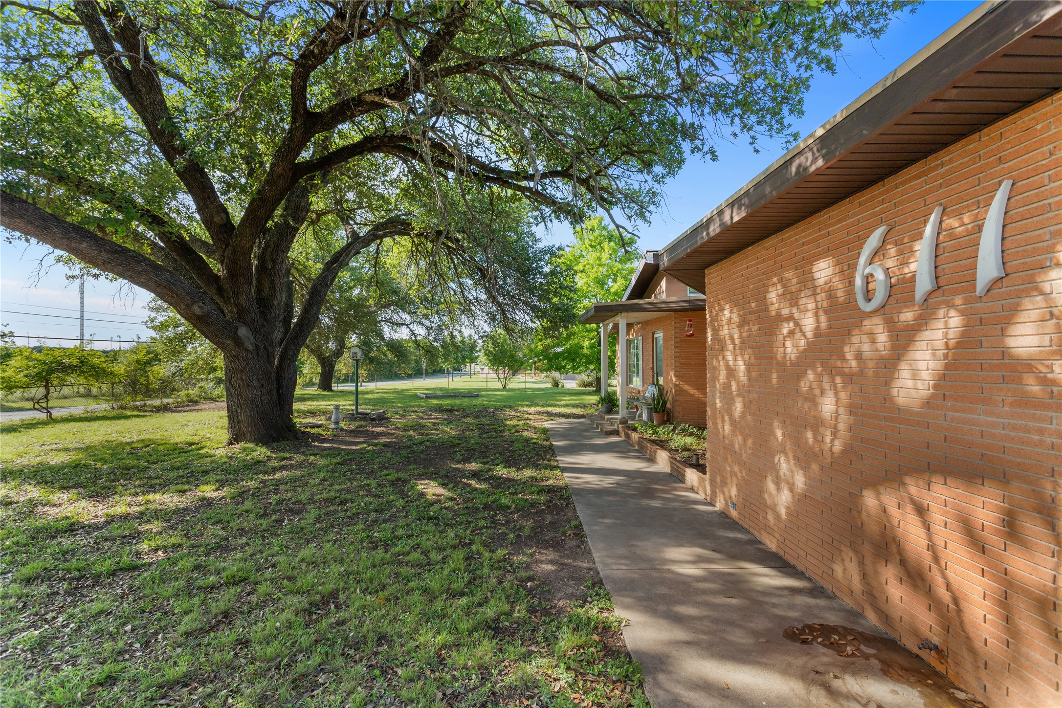 611 N Avenue Q Clifton TX 76634