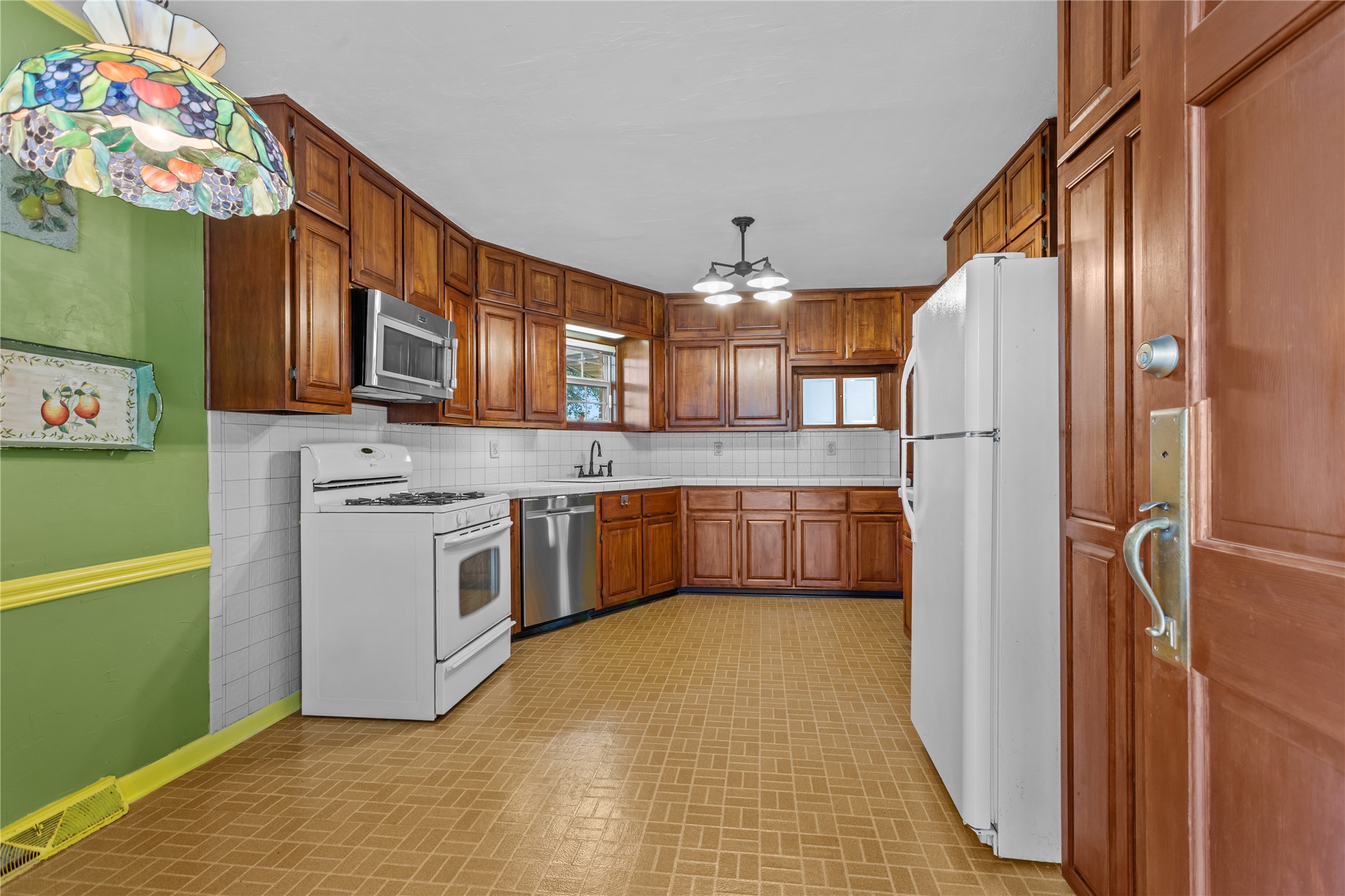 611 N Avenue Q Clifton TX 76634