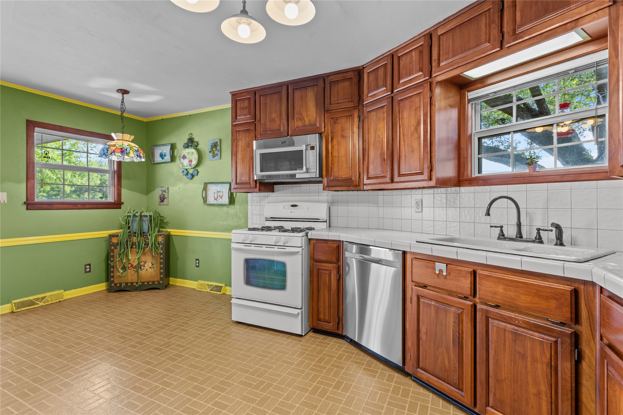 611 N Avenue Q Clifton TX 76634