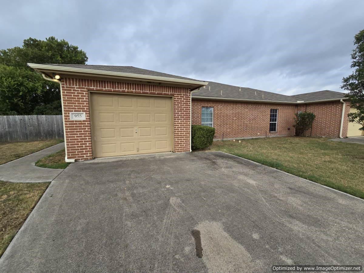 955 Lake Drive Grand Prairie TX 75051