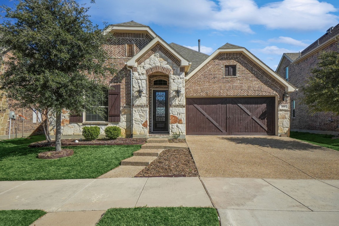 806 Woodstock Avenue Euless TX 76039