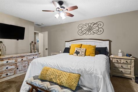 1054 Vaden Avenue Burleson TX 76028