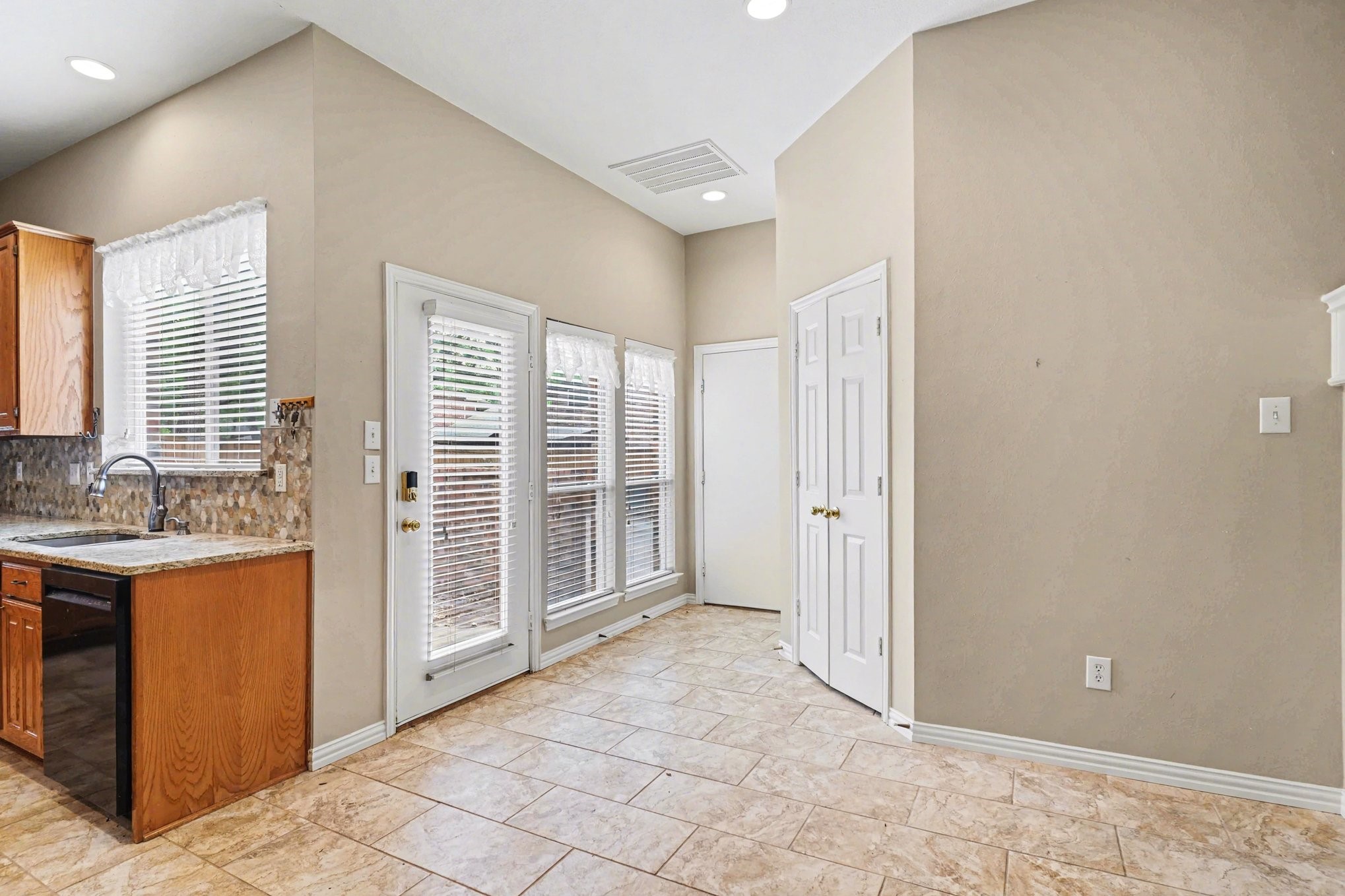 1304 Pheasant Run Crowley TX 76036