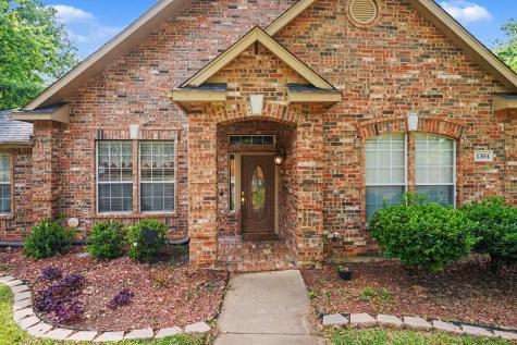 1304 Pheasant Run Crowley TX 76036