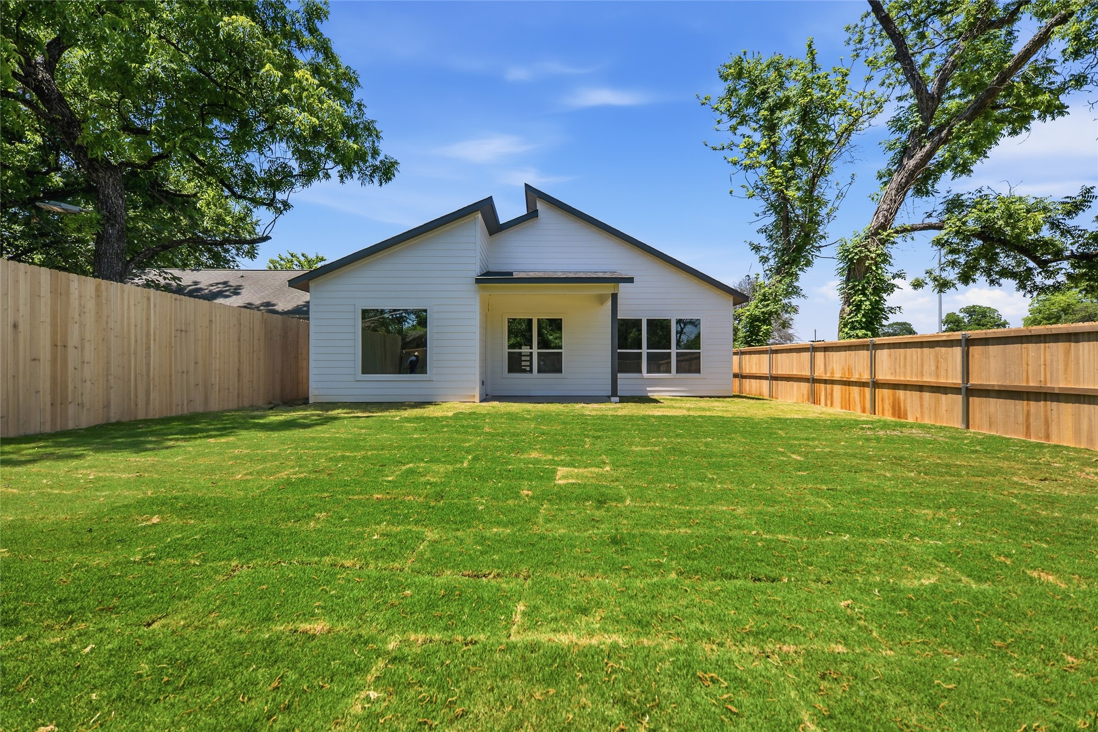 1736 Stoneman Street Dallas TX 75215
