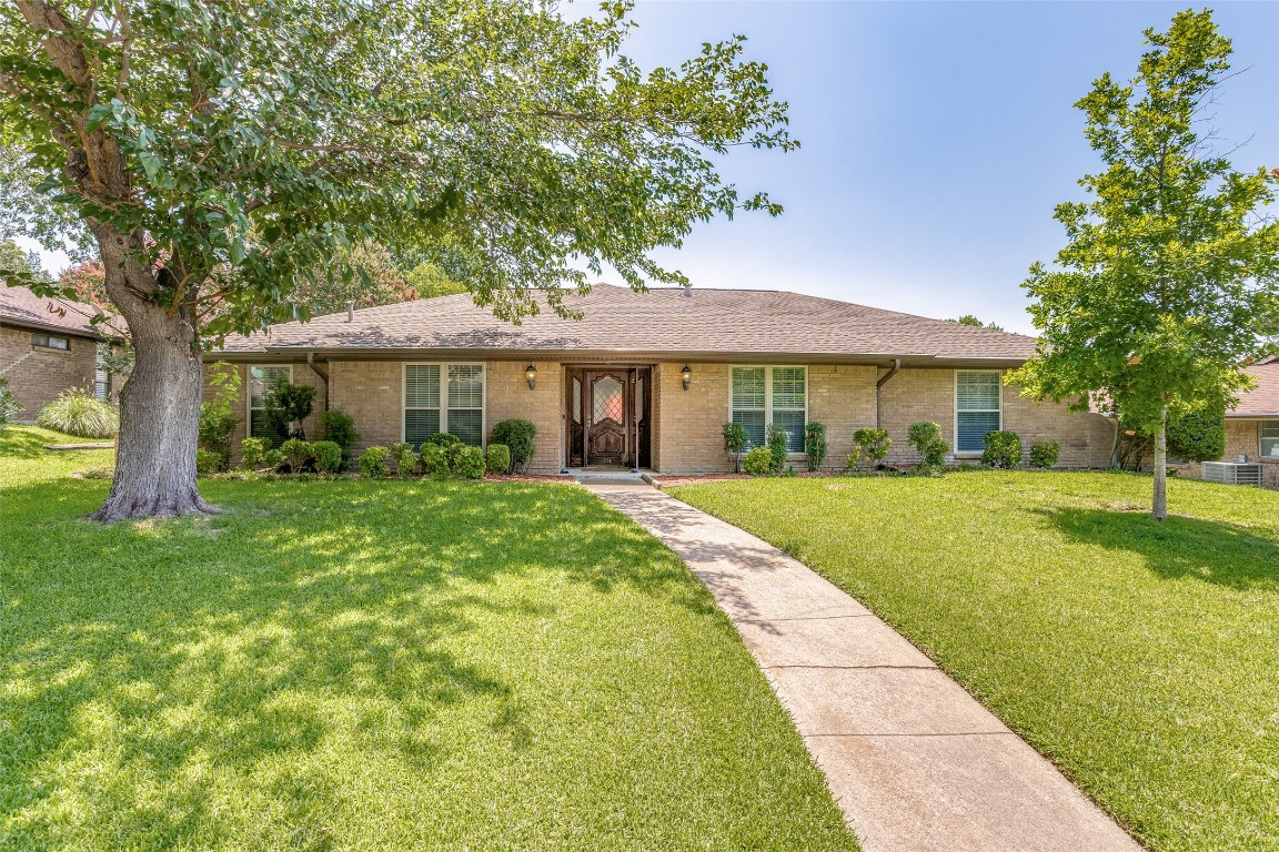 114 La Fawn Circle Garland TX 75043