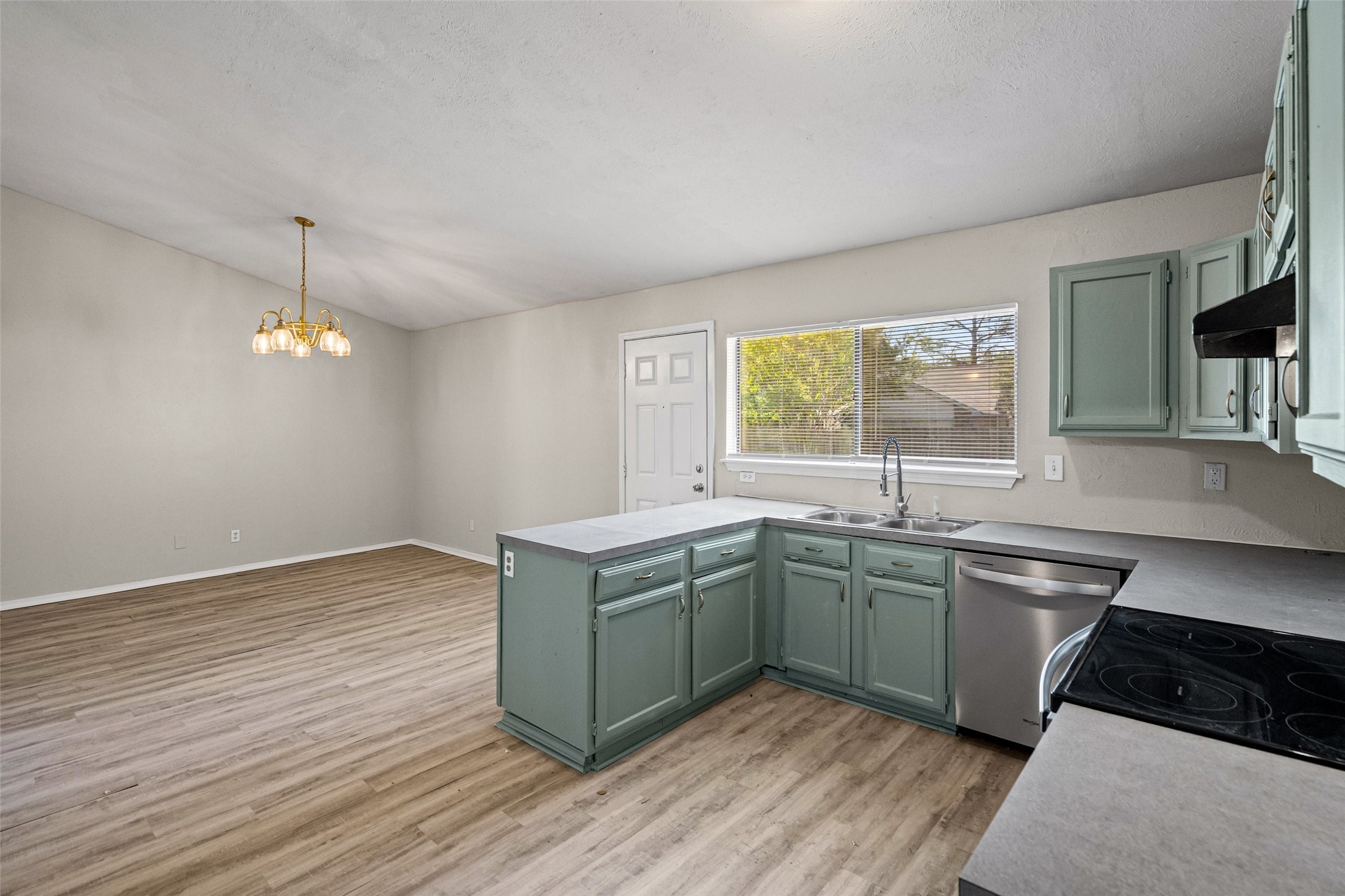 513 Beechwood Drive Grand Prairie TX 75052