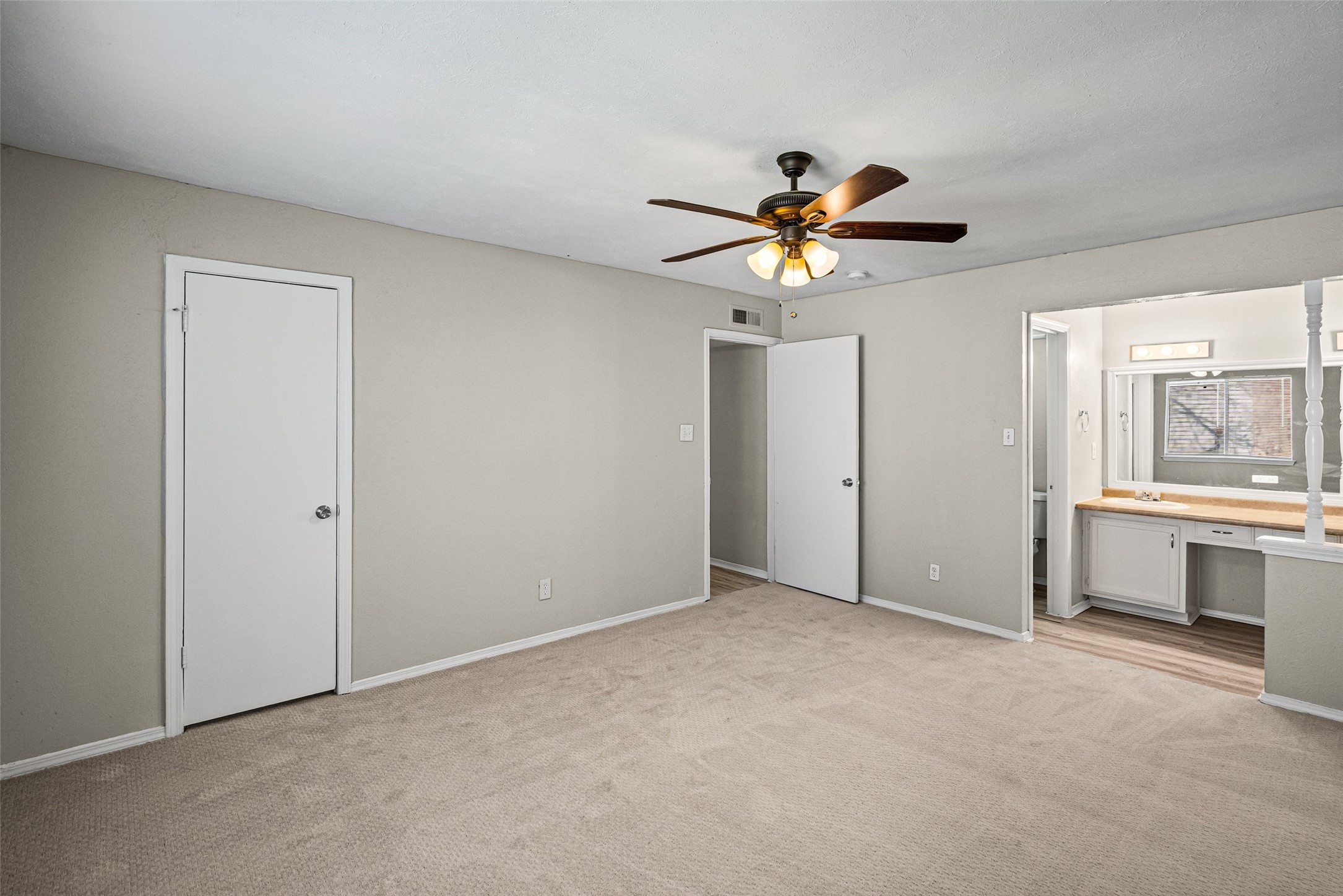 513 Beechwood Drive Grand Prairie TX 75052