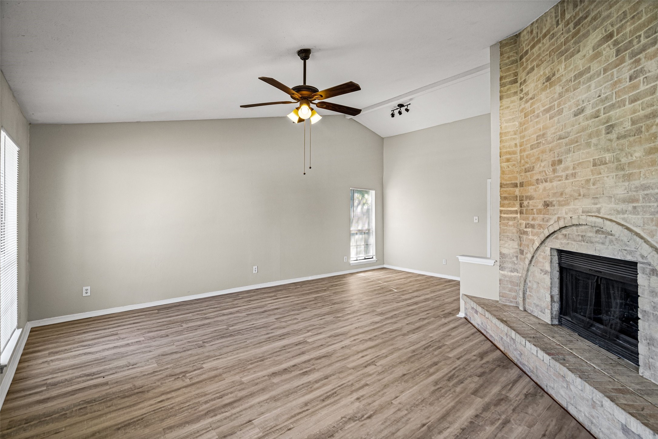 513 Beechwood Drive Grand Prairie TX 75052