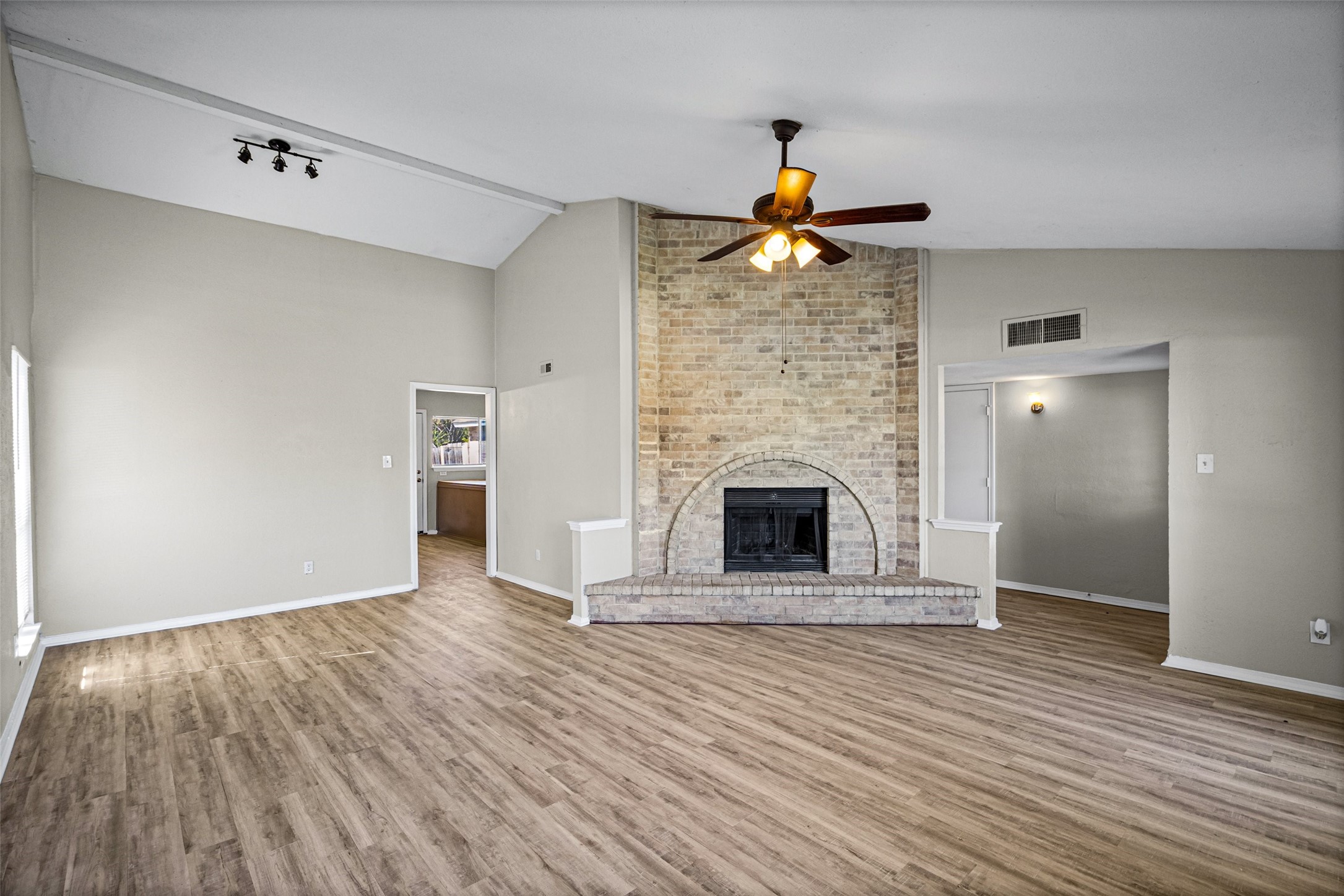 513 Beechwood Drive Grand Prairie TX 75052