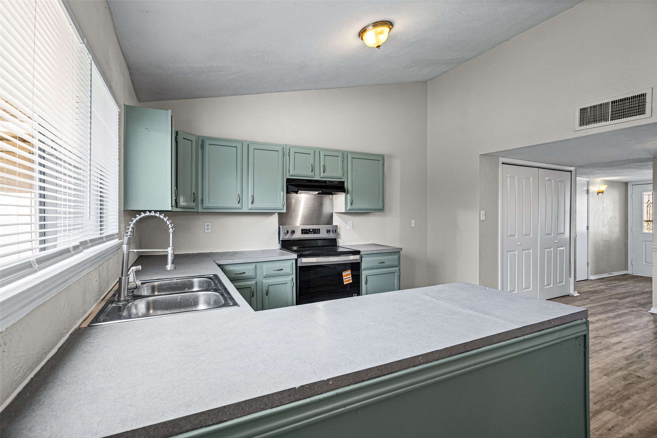 513 Beechwood Drive Grand Prairie TX 75052