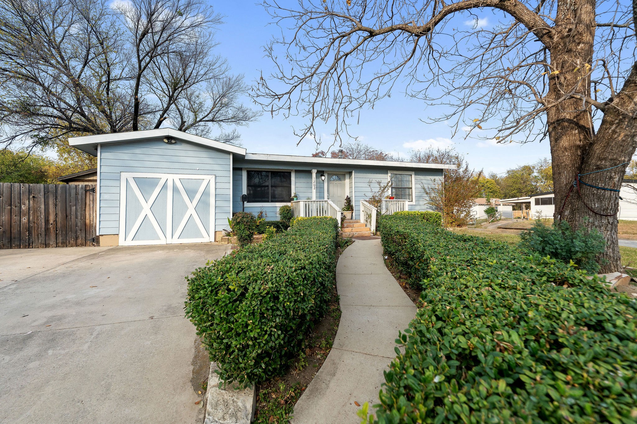 1202 W Strong Parkway Grand Prairie TX 75050