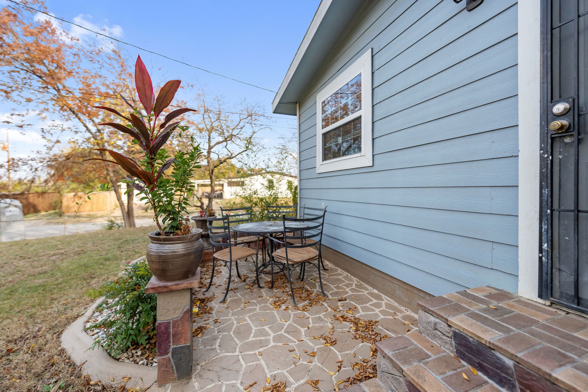 1202 W Strong Parkway Grand Prairie TX 75050