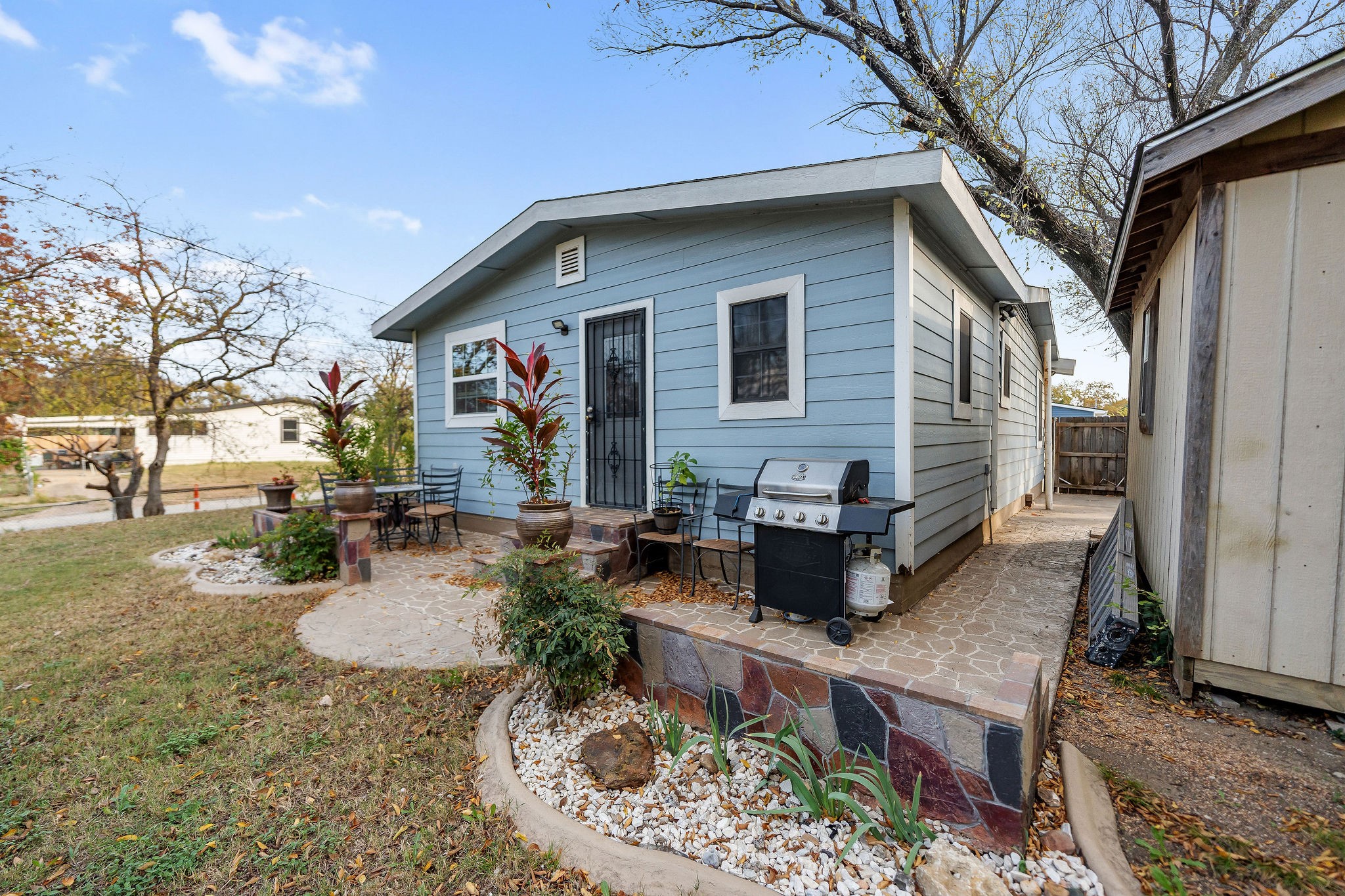 1202 W Strong Parkway Grand Prairie TX 75050