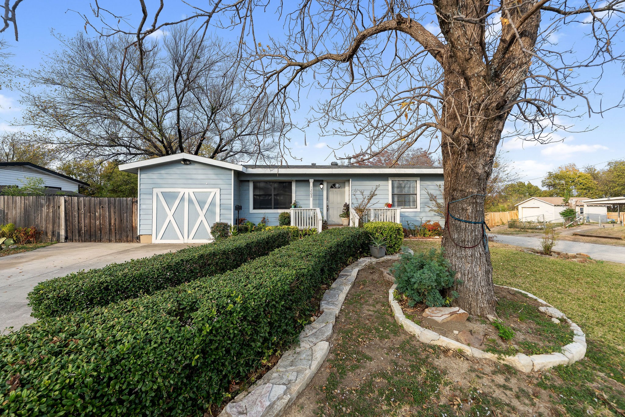 1202 W Strong Parkway Grand Prairie TX 75050