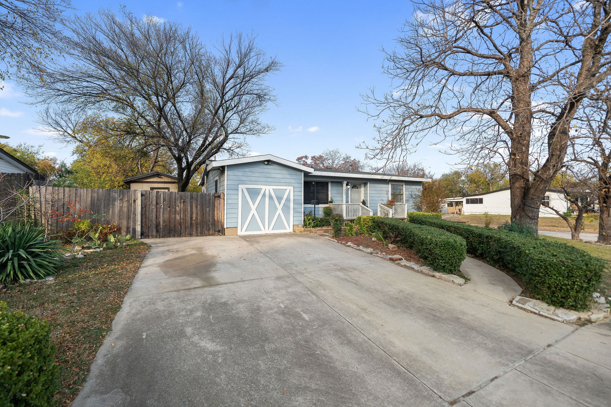 1202 W Strong Parkway Grand Prairie TX 75050
