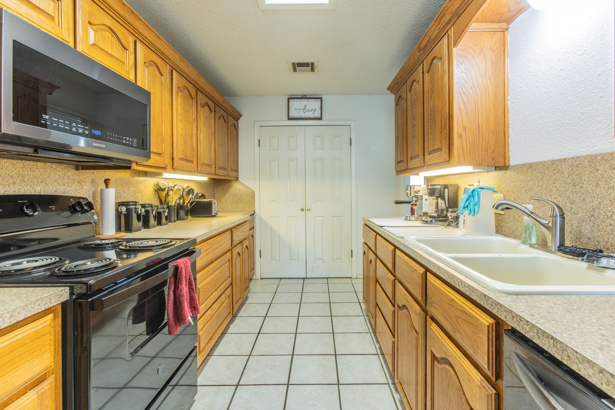 329 Alamosa Drive Hewitt TX 76643