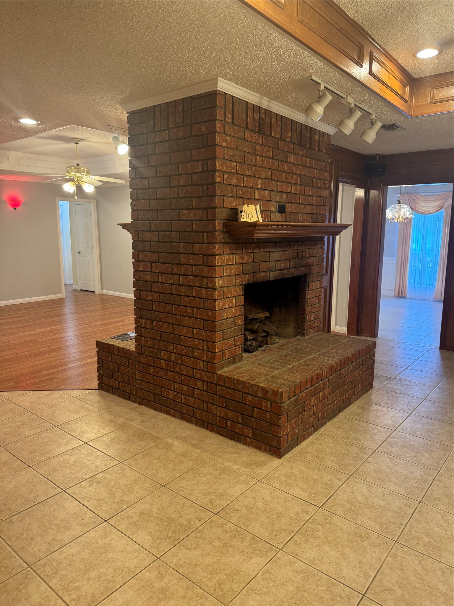 713 Ashley Drive Hurst TX 76054
