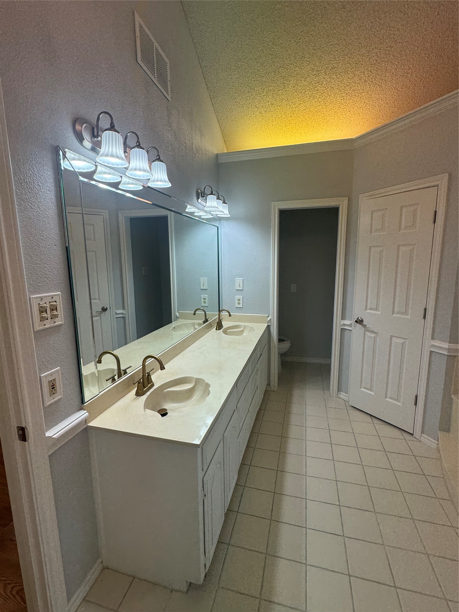 713 Ashley Drive Hurst TX 76054