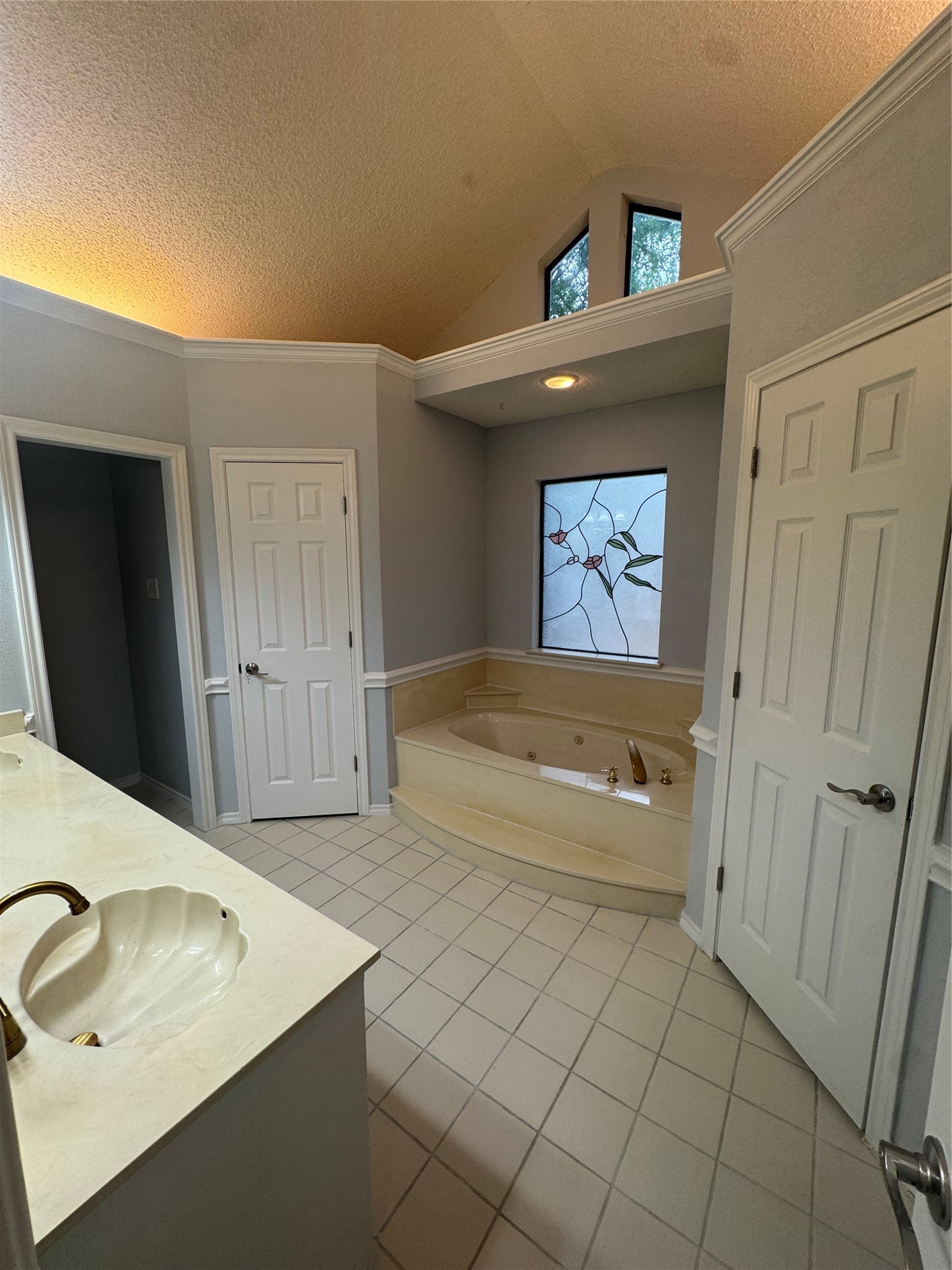 713 Ashley Drive Hurst TX 76054