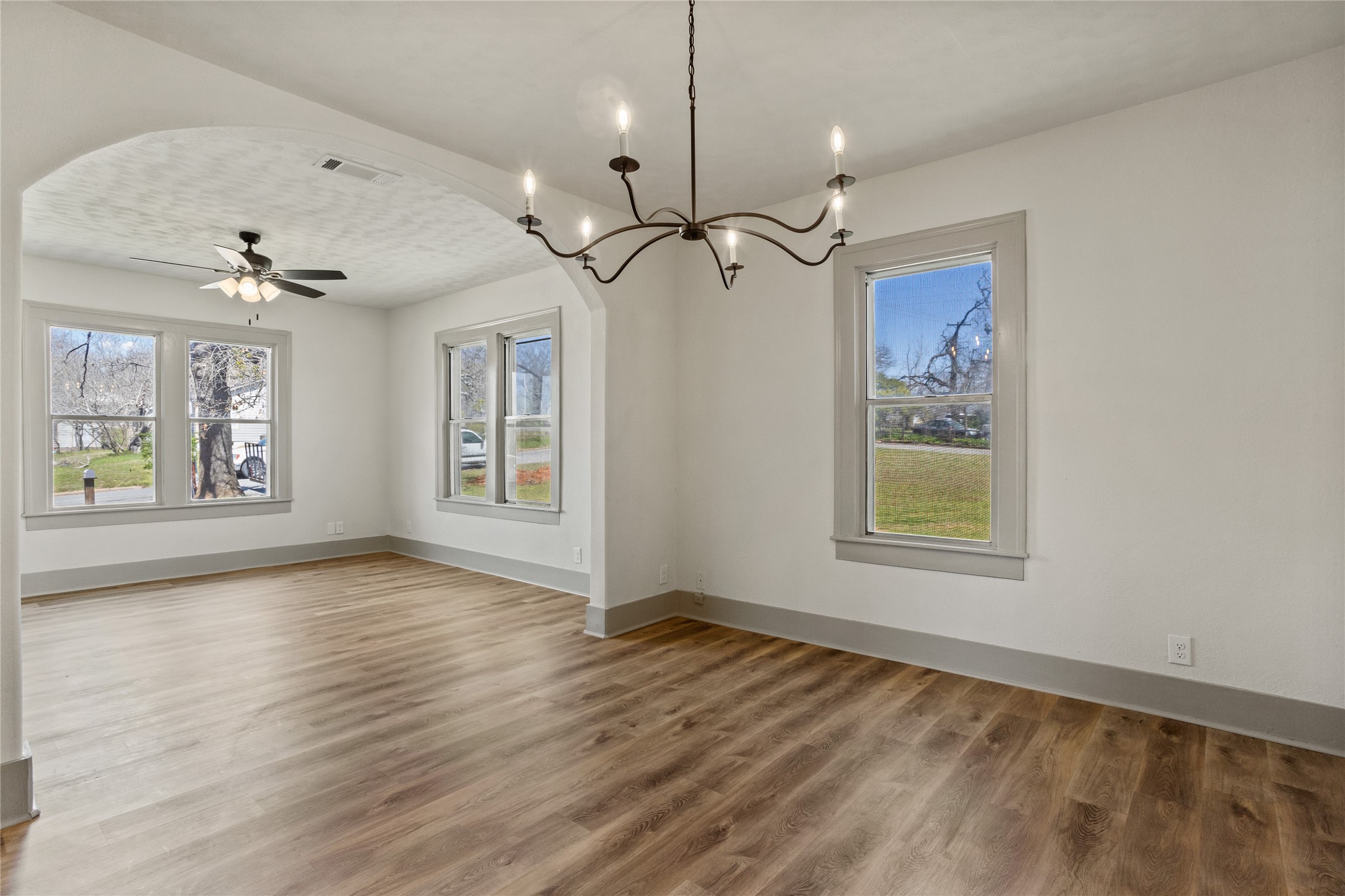 1104 W Hanna Street Denison TX 75020