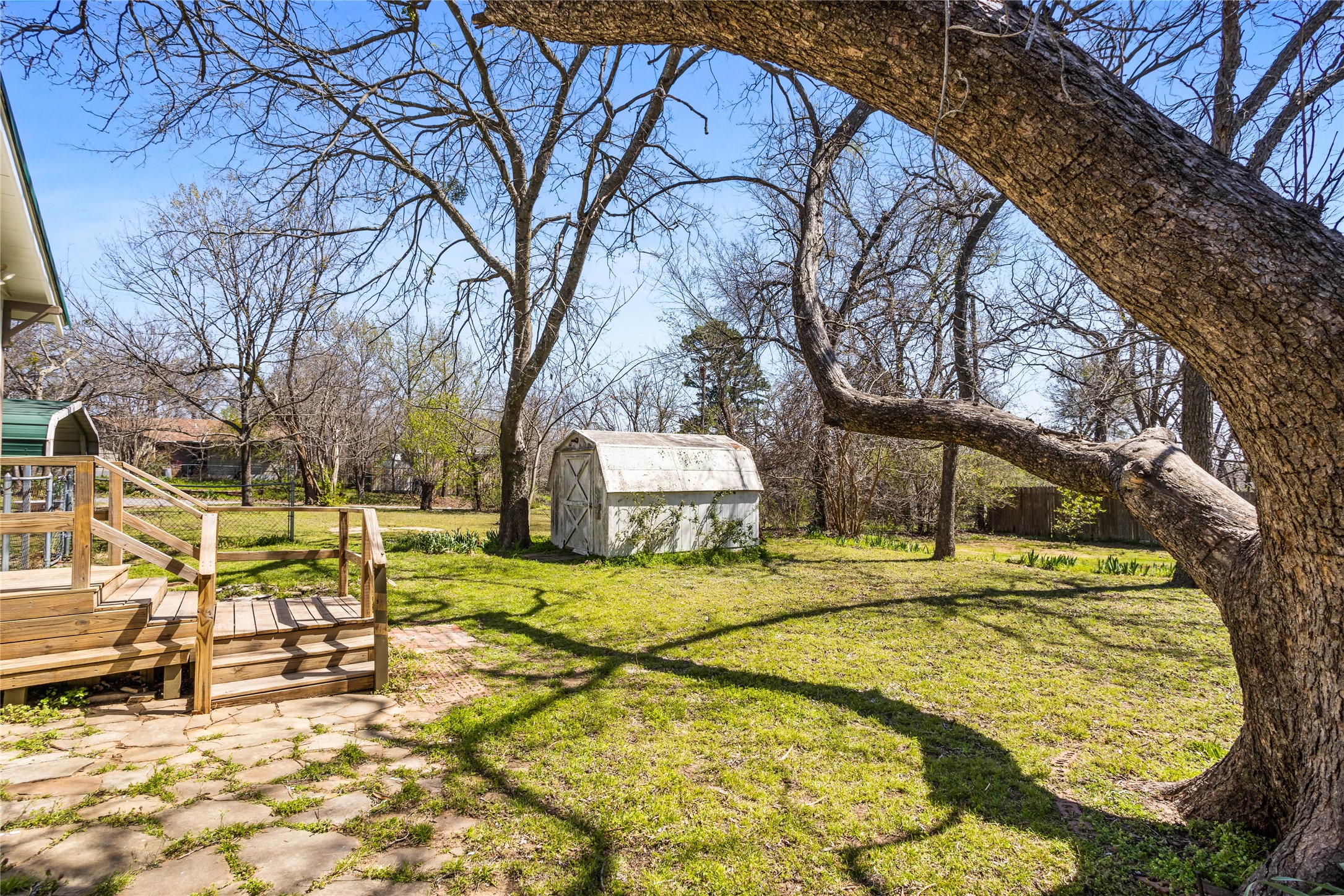 1104 W Hanna Street Denison TX 75020