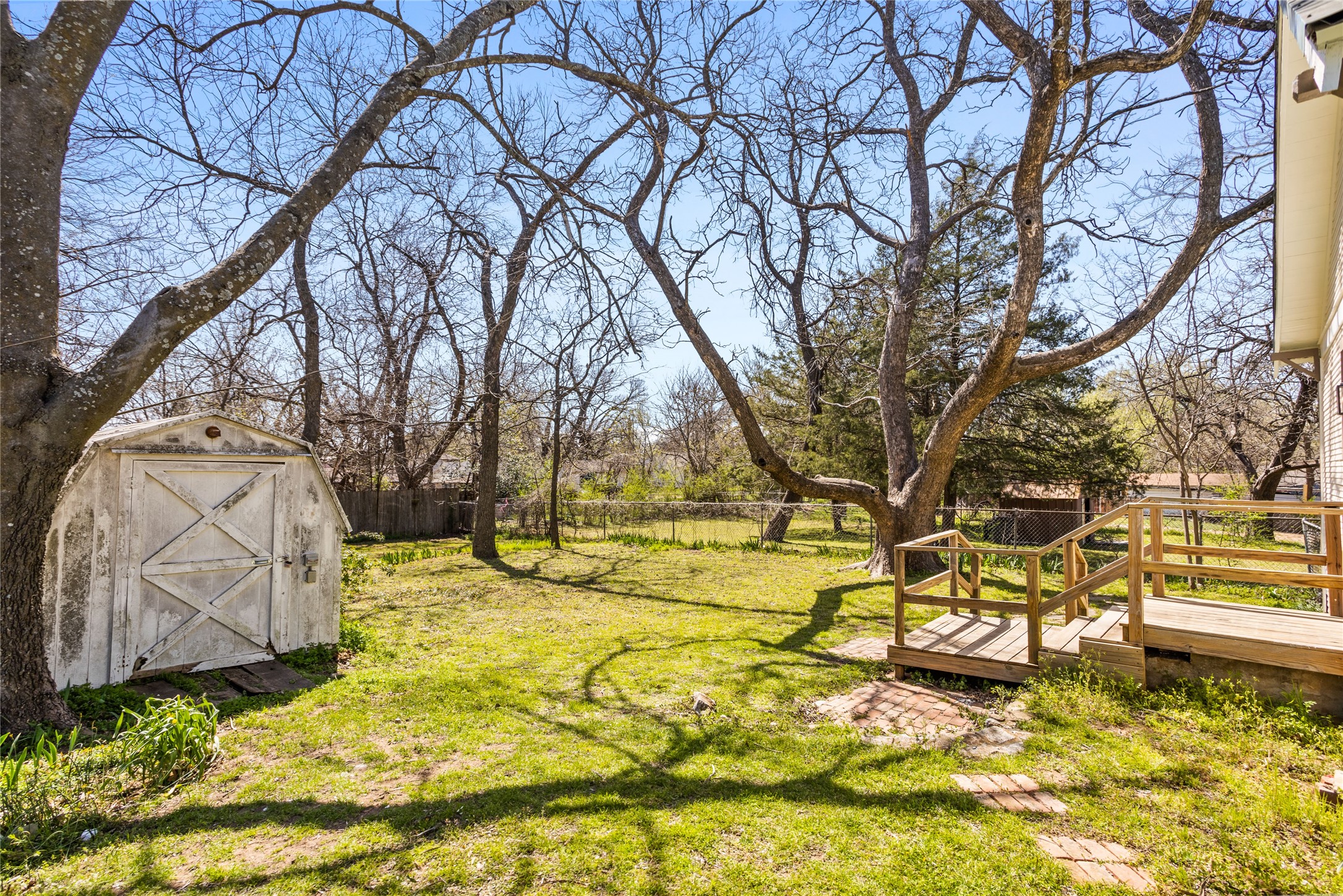 1104 W Hanna Street Denison TX 75020