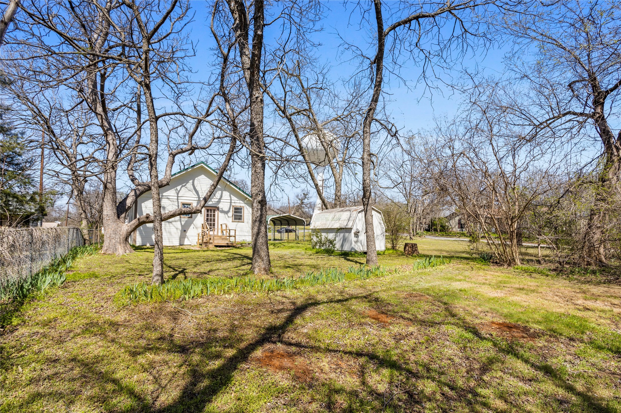 1104 W Hanna Street Denison TX 75020