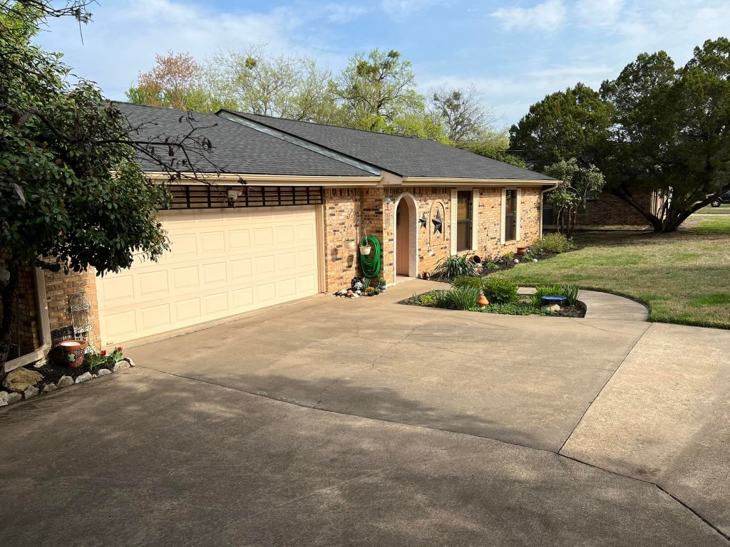 408 Heritage Trail Granbury TX 76048