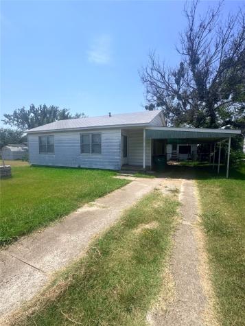 106 Benton Street Nocona TX 76255