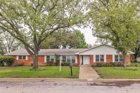 2112 S High Street Brady TX 76825