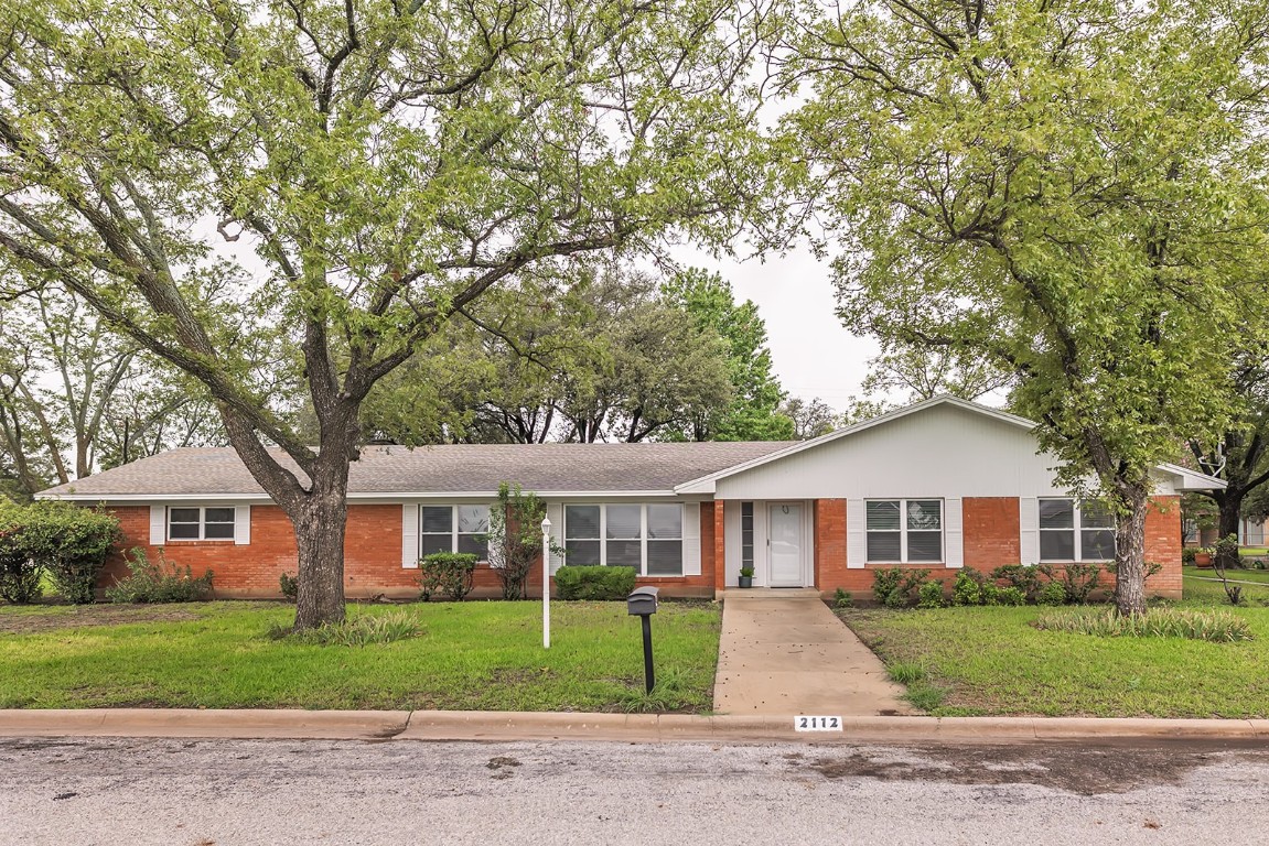 2112 S High Street Brady TX 76825