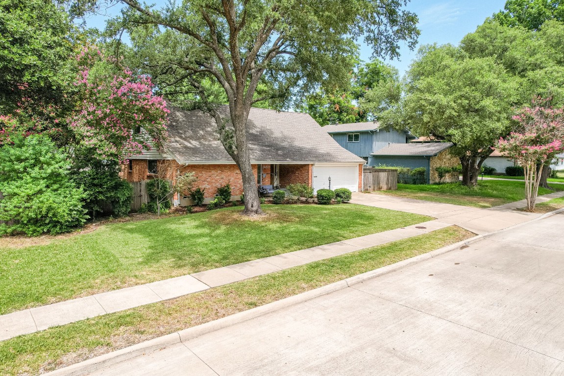 9321 Pinewood Drive Dallas TX 75243