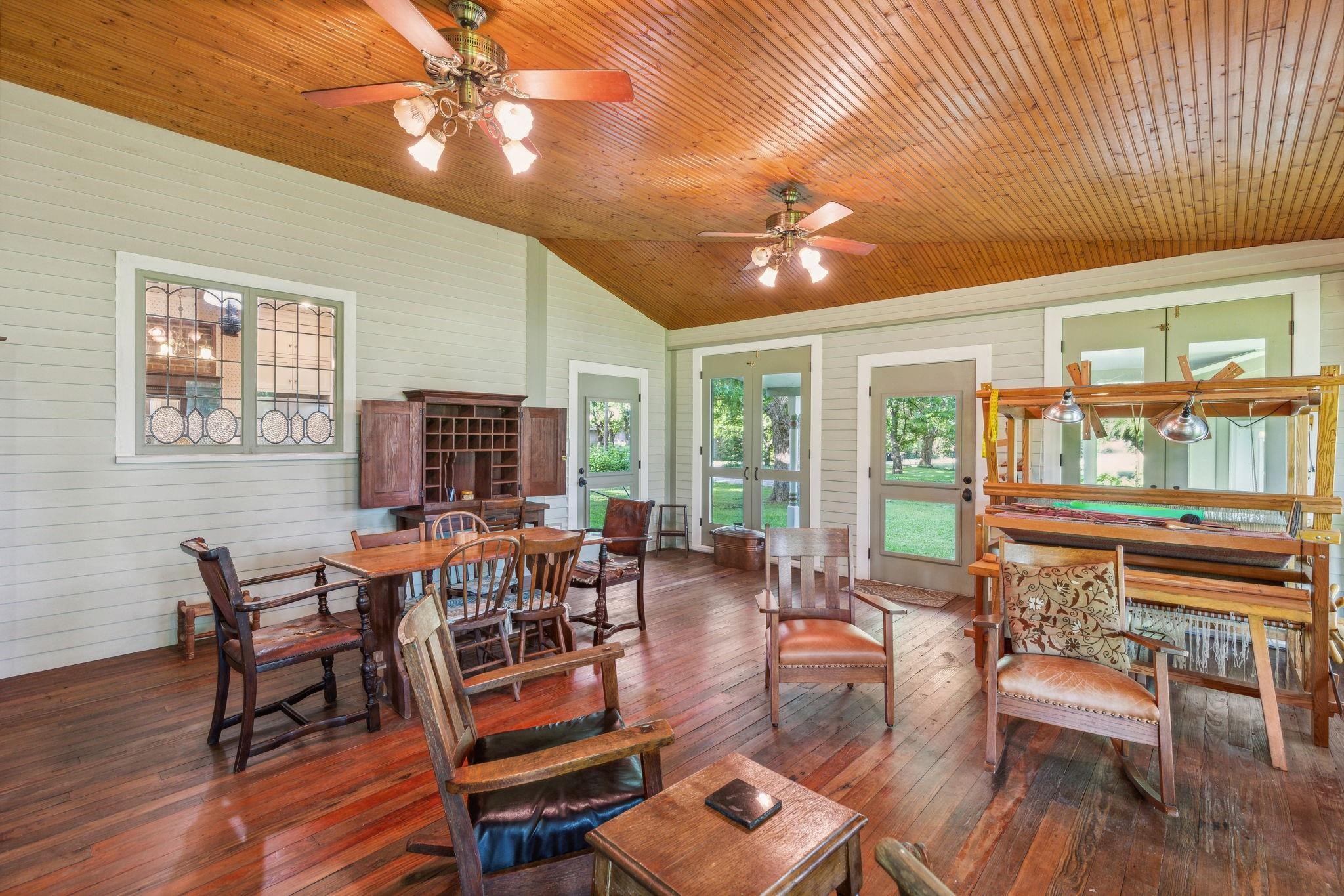 405 W Clifton Street Pilot Point TX 76258