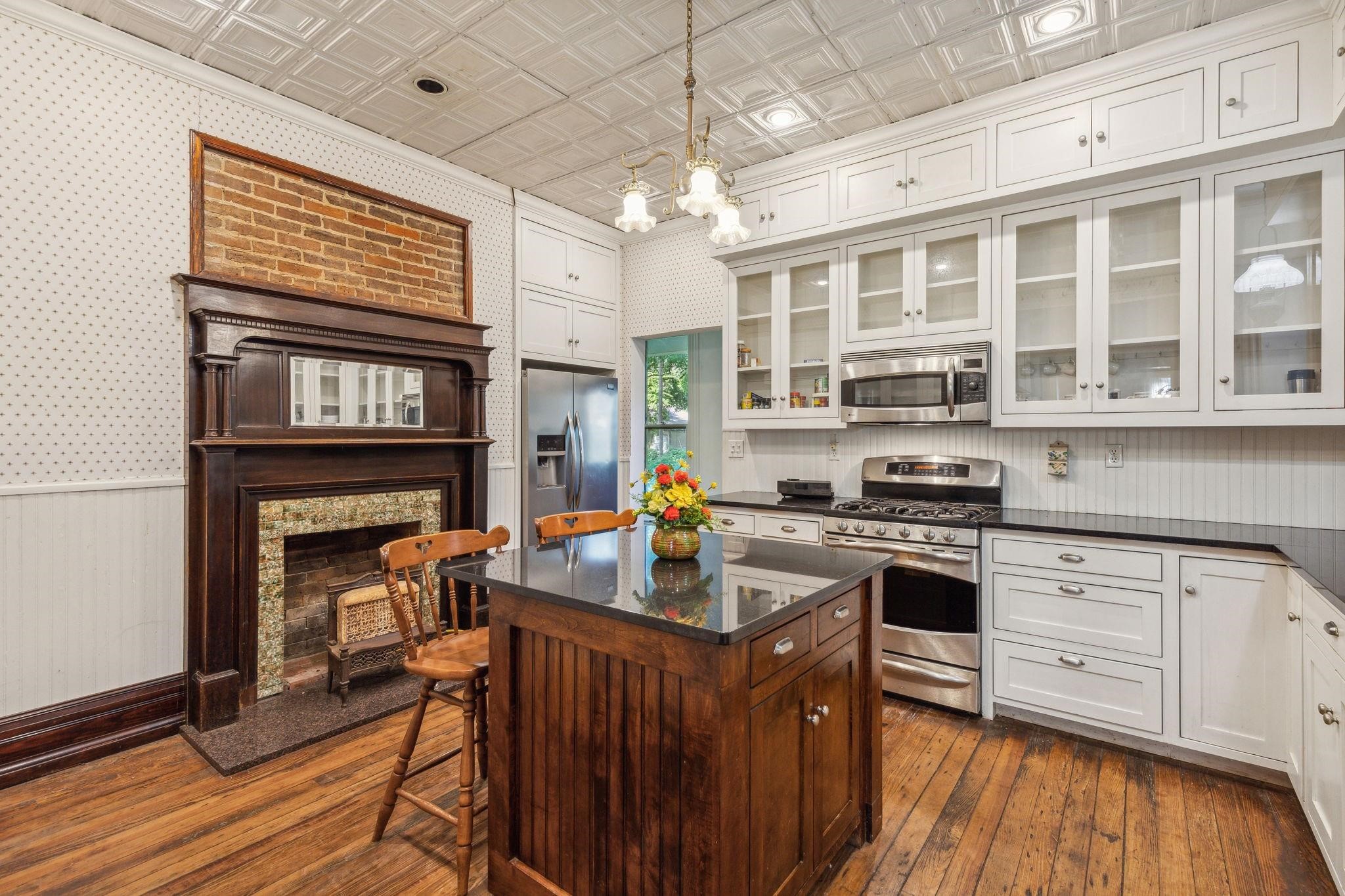 405 W Clifton Street Pilot Point TX 76258